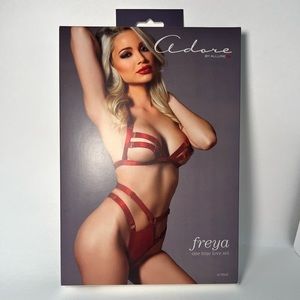 Adore By Allure One Size Fits All Adjustable Strappy Freya One True Love Set.